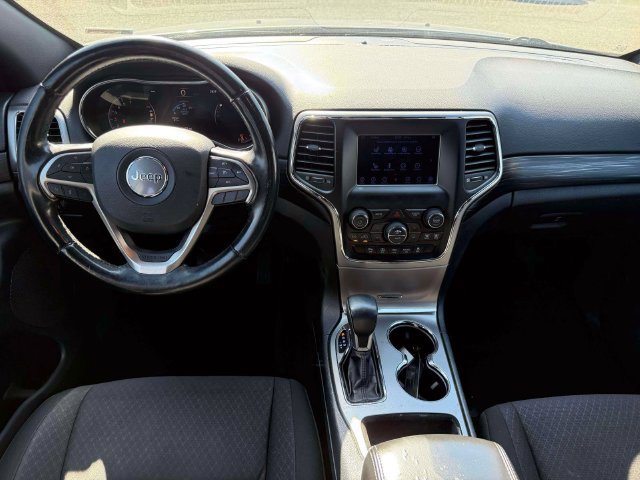 Certified 2020 Jeep Grand Cherokee Laredo w/ Security & Convenience Group AWD/4WD image 14