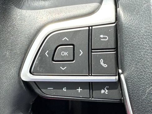 Used 2023 Toyota Highlander XLE FWD image 25