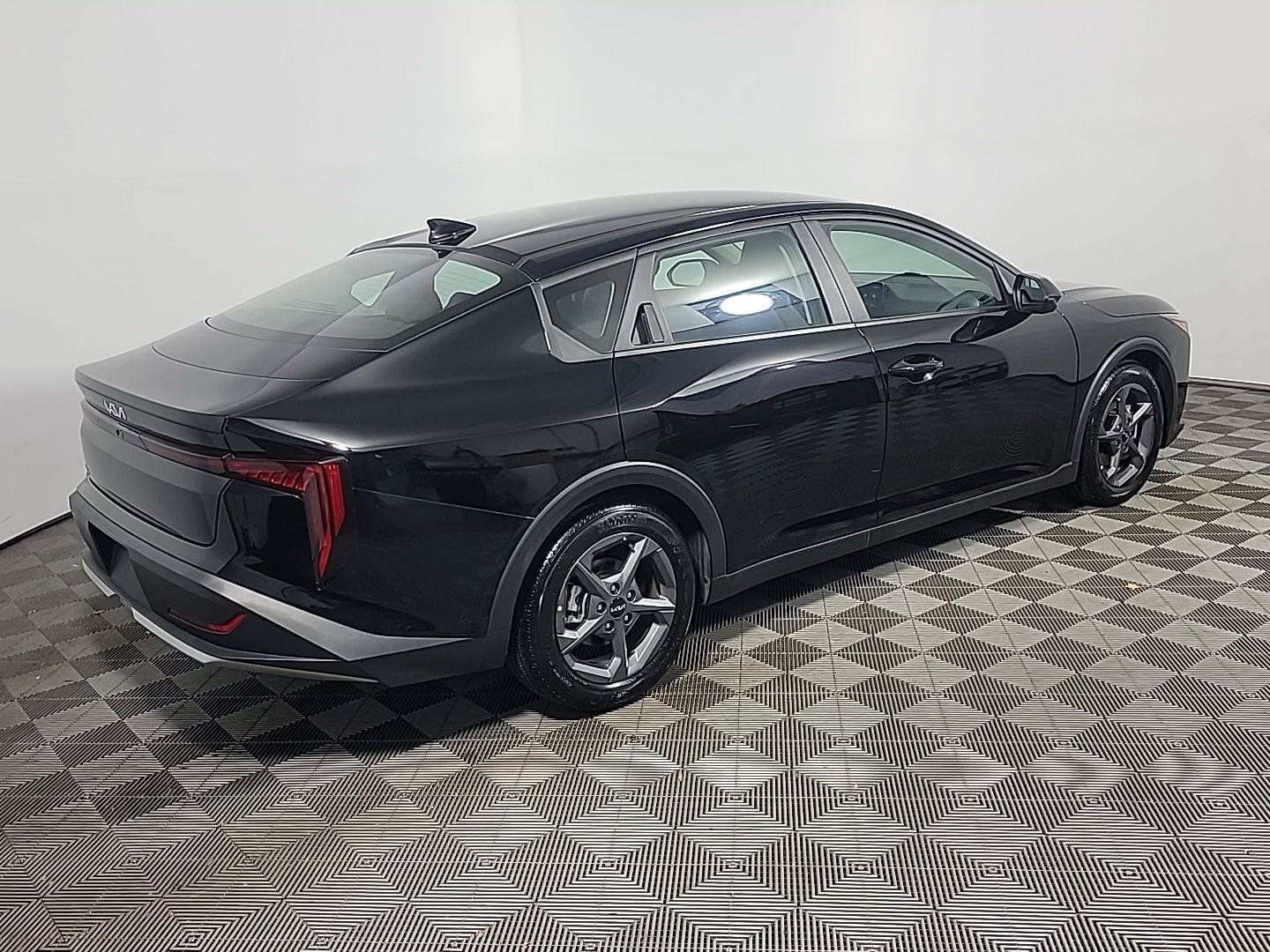 Used 2025 Kia K4 FWD image 4