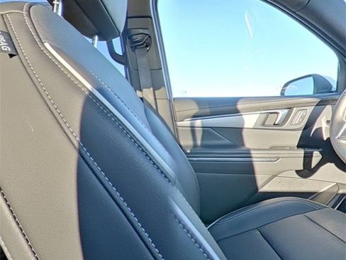 Used 2025 Buick Enclave Preferred image 28