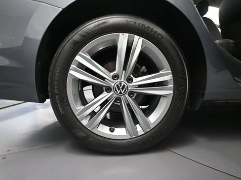 Used 2024 Volkswagen Jetta SE FWD image 11