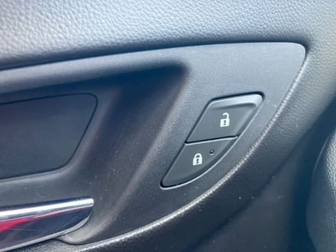 Used 2019 Chevrolet Equinox LT image 12