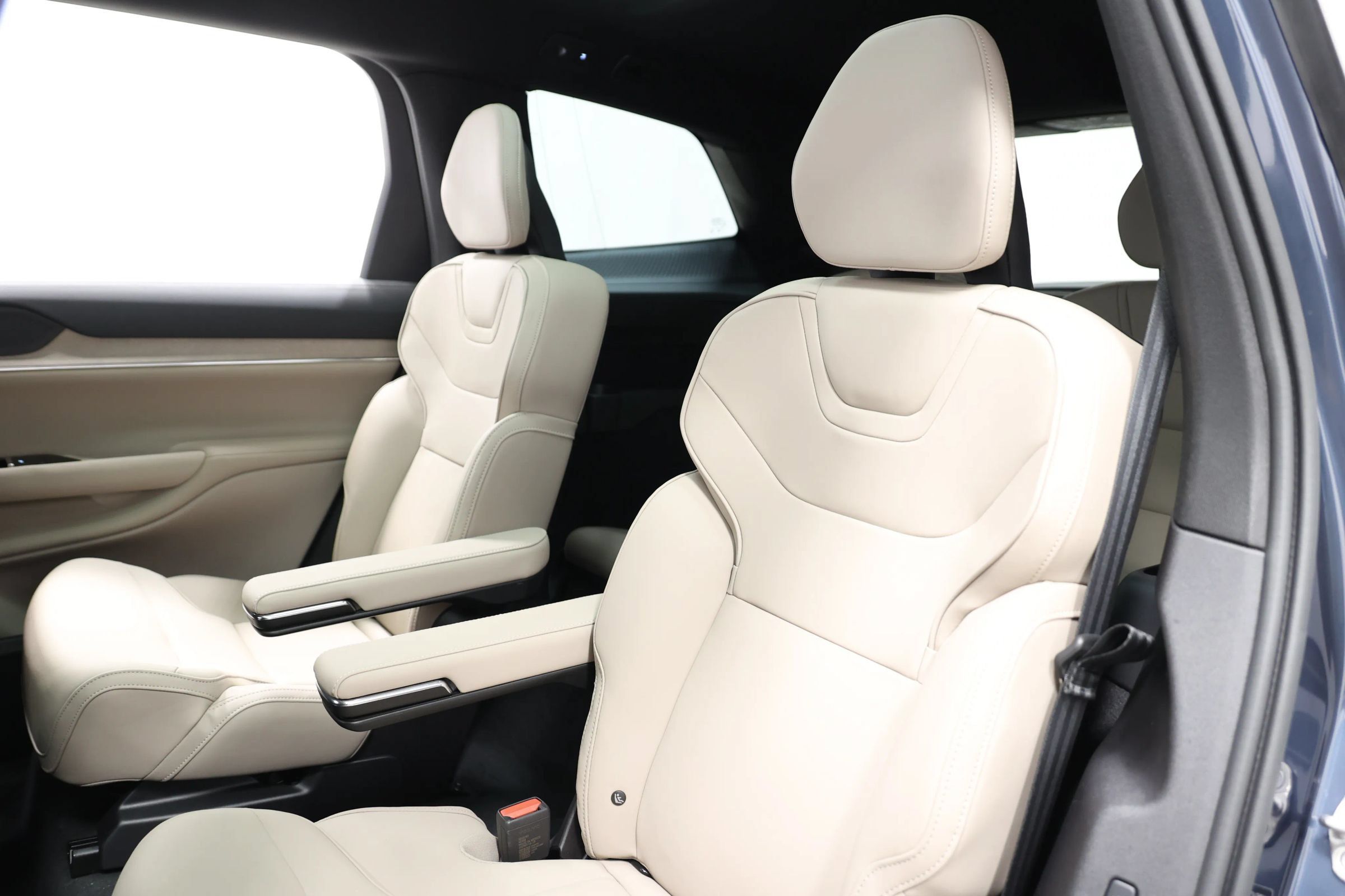 Used 2025 Volvo EX90 Ultra AWD/4WD image 3