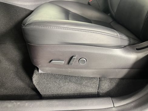 Used 2021 Tesla Model Y Long Range image 19