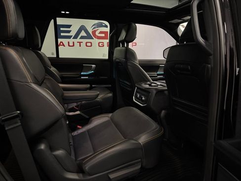 Used 2025 Ford Expedition Tremor AWD/4WD image 33