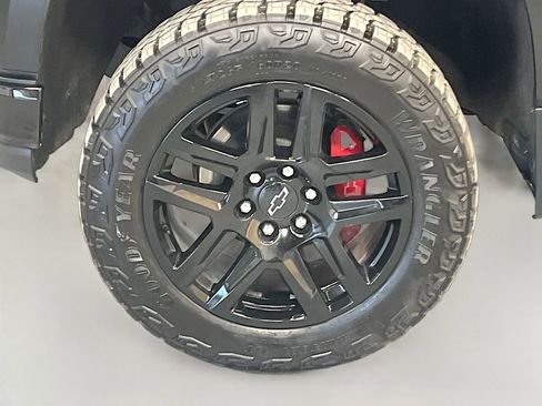 Used 2022 Chevrolet Silverado 1500 LT Trail Boss w/ LT Trail Boss Premium Package AWD/4WD image 32