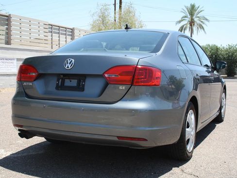 Used 2014 Volkswagen Jetta SE FWD image 4