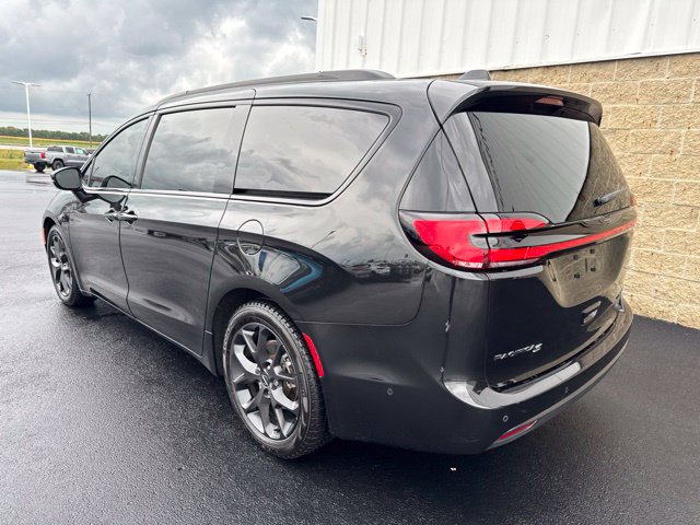 Used 2022 Chrysler Pacifica Limited w/ Uconnect Theater Family Group FWD image 9