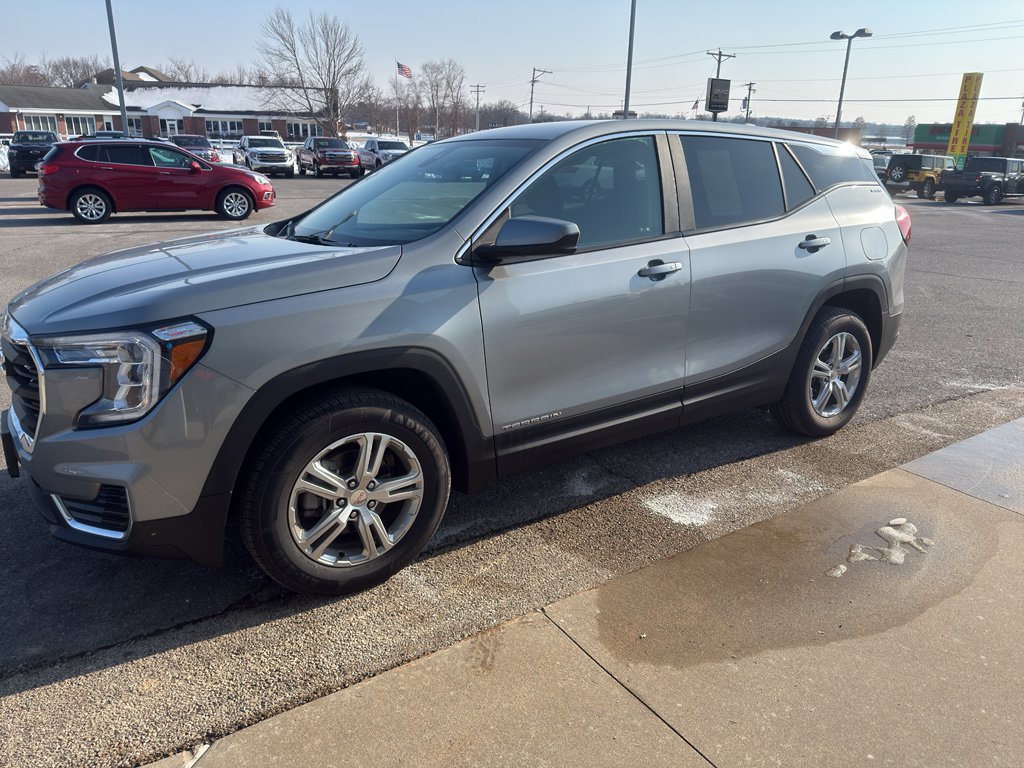Used 2024 GMC Terrain SLE AWD/4WD image 1