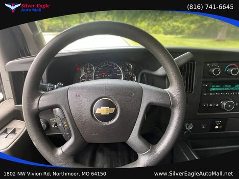 Used 2017 Chevrolet Express 2500 RWD image 19
