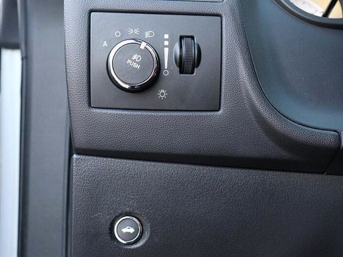 Used 2011 Dodge Challenger SE image 28