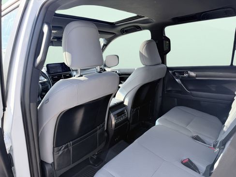 Used 2023 Lexus GX 460 Premium image 44
