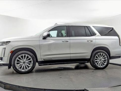 Used 2021 Cadillac Escalade Luxury RWD image 3