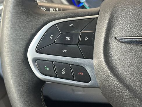 Used 2024 Chrysler Pacifica Limited FWD image 35