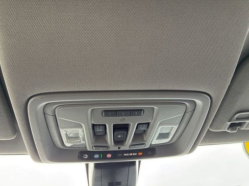 Used 2022 GMC Sierra 2500 Denali w/ Denali Black Diamond Edition image 18