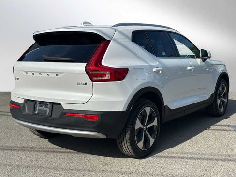 Used 2025 Volvo XC40 B5 Core w/ Protection Package Premier AWD/4WD image 3