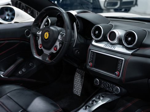 Used 2016 Ferrari California T RWD image 58
