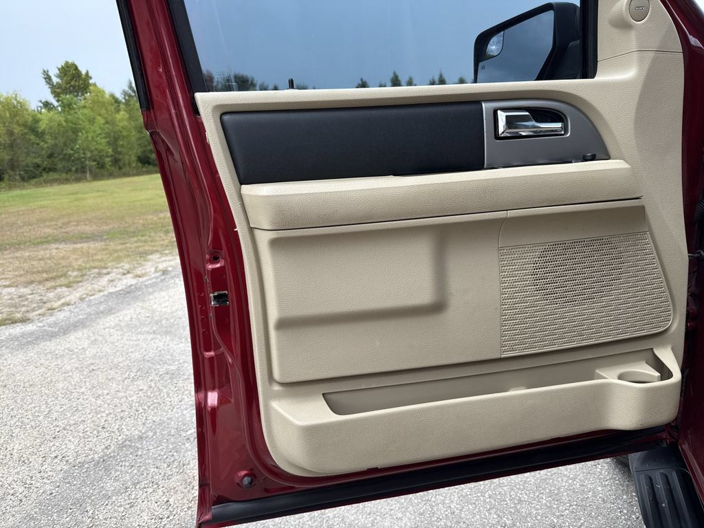 Used 2015 Ford Expedition XLT w/ Equipment Group 202A RWD image 10