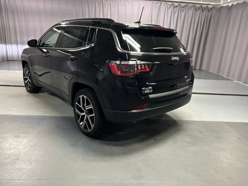 Used 2025 Jeep Compass Limited AWD/4WD image 5