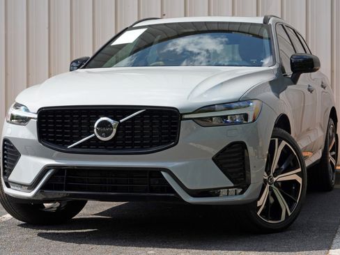 Used 2025 Volvo XC60 B5 Ultra w/ Climate Package PRO AWD/4WD image 3