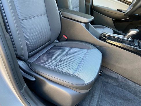 Used 2025 Chevrolet Trax LT w/ Driver Confidence Package image 45