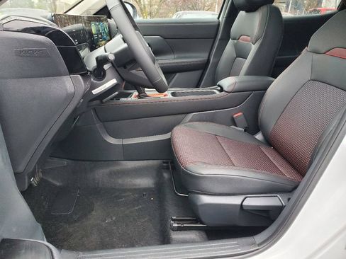 New 2026 Nissan Kicks SR FWD image 17
