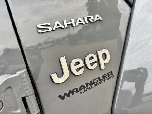 Used 2021 Jeep Wrangler Unlimited Sahara w/ Uconnect 4C Nav & Sound Group AWD/4WD image 9