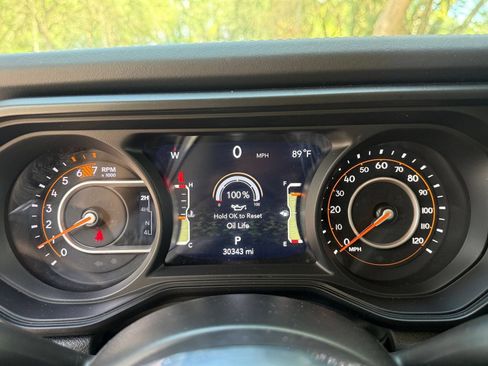 Used 2025 Jeep Wrangler Unlimited Sahara AWD/4WD image 38