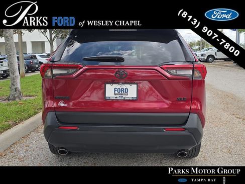 Used 2023 Toyota RAV4 XLE Premium image 5