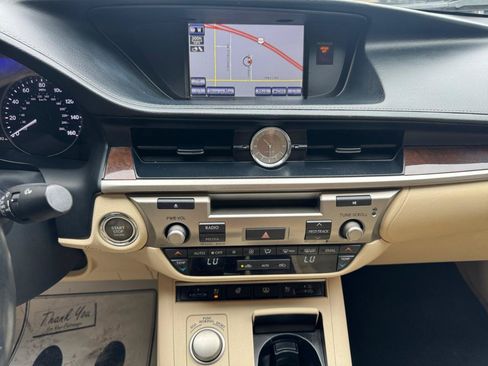 Used 2014 Lexus ES 350 w/ Luxury Package FWD image 12