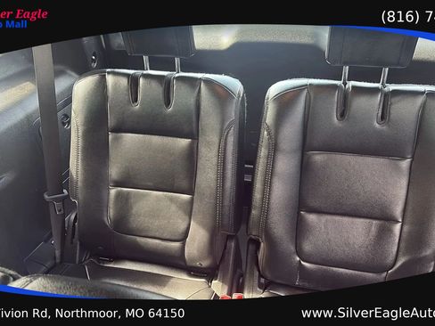Used 2016 Ford Explorer XLT w/ Equipment Group 202A AWD/4WD image 11