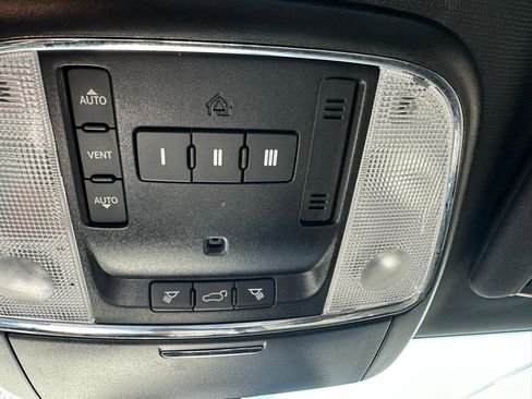 Used 2019 Jeep Grand Cherokee Altitude image 18