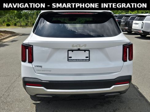 Used 2025 Kia Sorento EX w/ Panoramic Sunroof Package FWD image 6