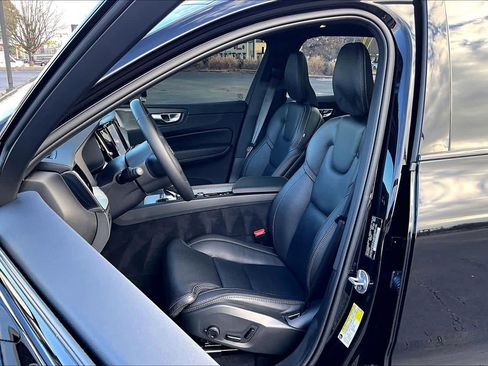 Used 2024 Volvo XC60 T8 Ultimate image 7