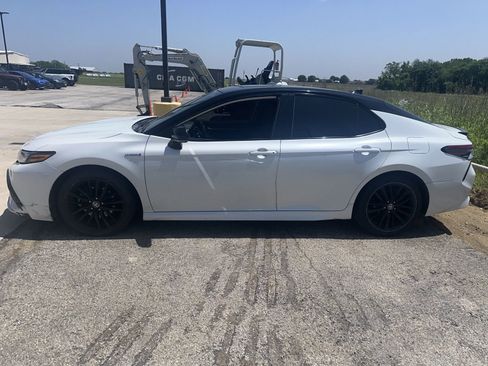 Used 2021 Toyota Camry XSE FWD image 2