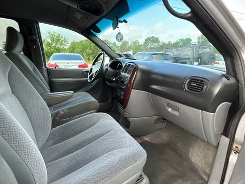 Used 2004 Chrysler Town & Country Touring FWD image 34