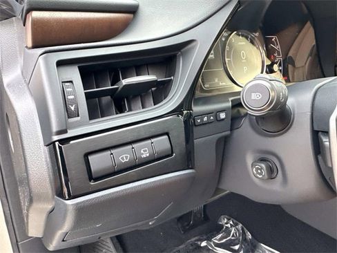 New 2025 Lexus ES 350 Ultra Luxury image 32