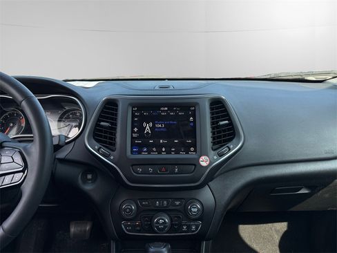 Used 2023 Jeep Cherokee Altitude Lux image 11