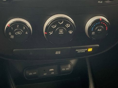 Used 2016 Kia Soul + image 18