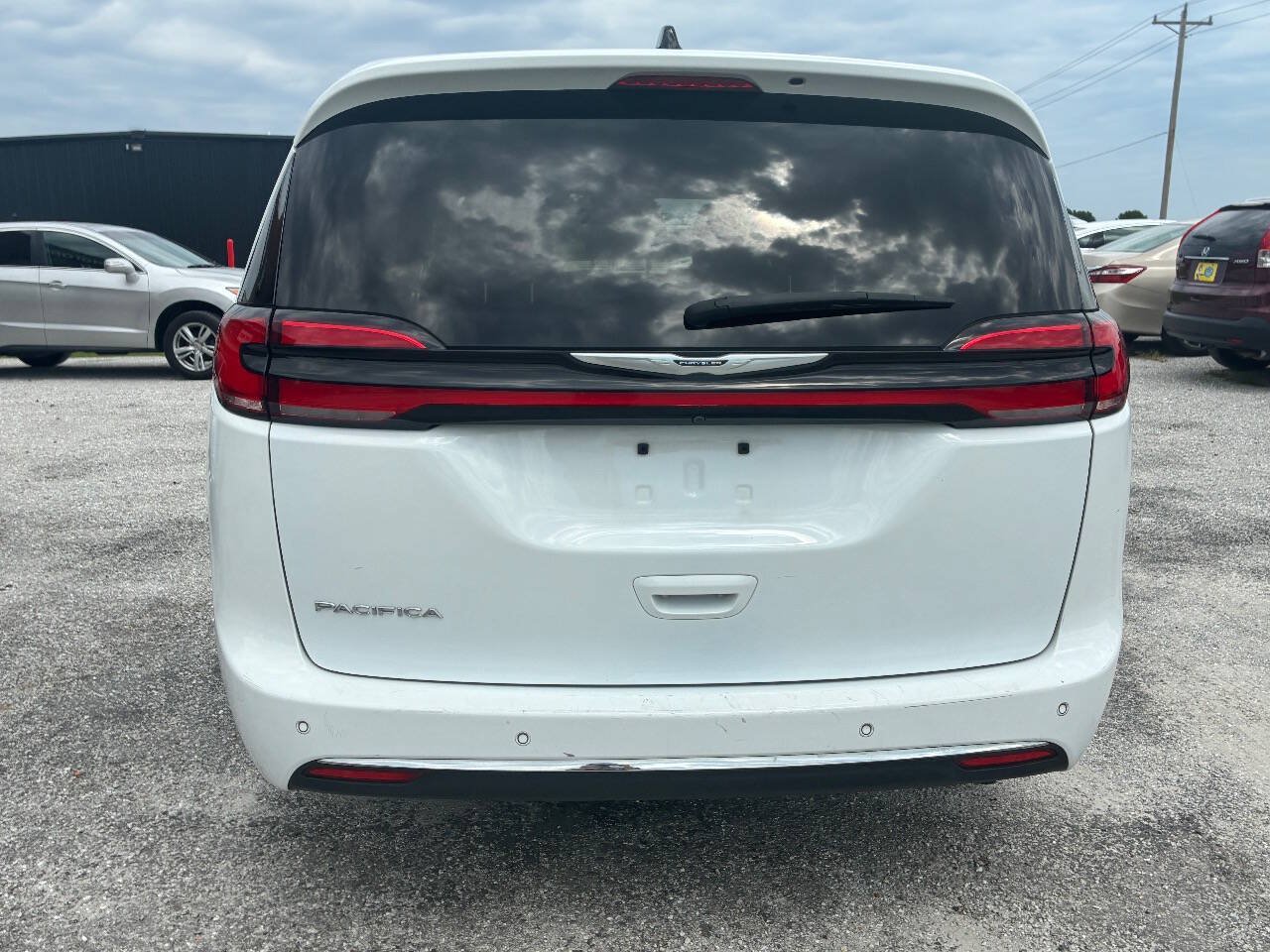 Used 2024 Chrysler Pacifica Touring-L FWD image 7