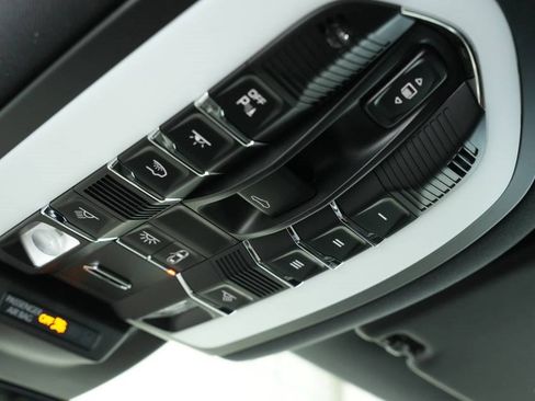 New 2025 Porsche Macan image 35