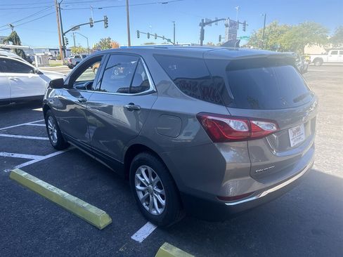 Used 2018 Chevrolet Equinox LT image 3