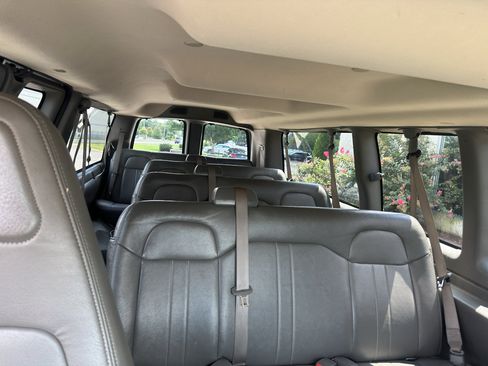 Used 2019 Chevrolet Express 3500 LS RWD image 13