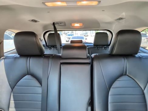 Used 2022 Toyota Highlander XLE AWD/4WD image 27