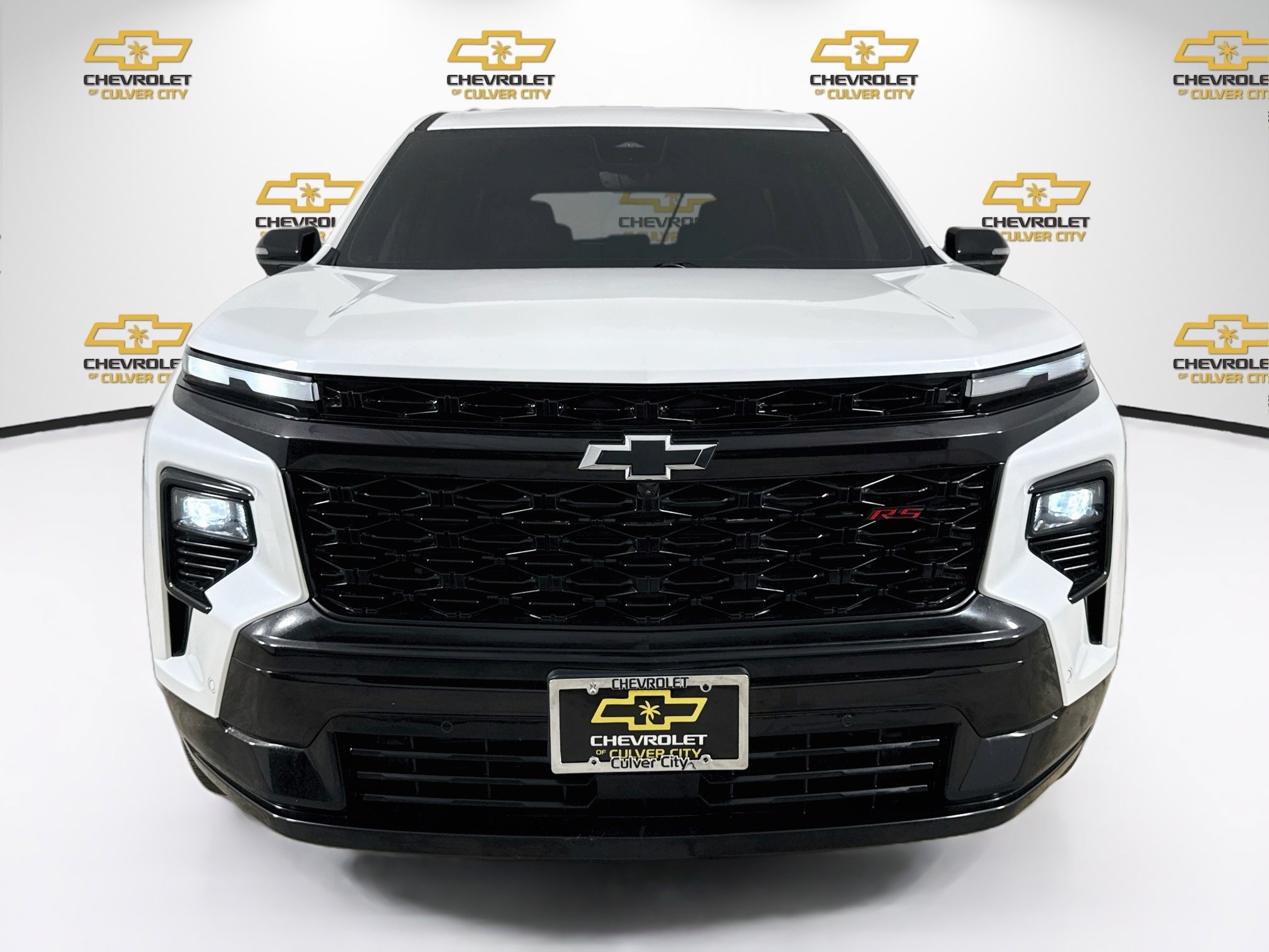 Used 2024 Chevrolet Traverse RS FWD image 2