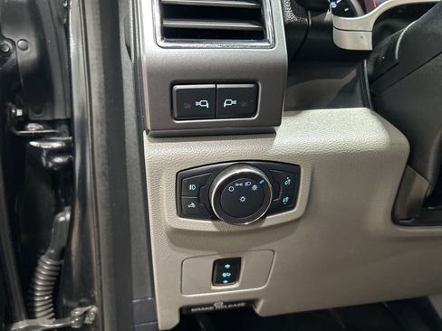 Used 2019 Ford F350 XLT w/ XLT Premium Package image 11