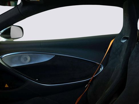 Used 2023 McLaren Artura image 23