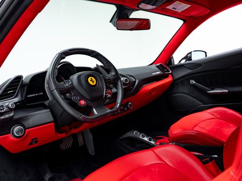 Used 2019 Ferrari 488 GTB RWD image 2