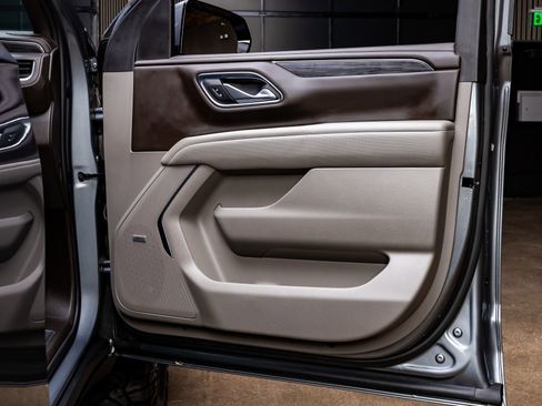 Used 2022 GMC Yukon SLT w/ SLT Premium Package image 37