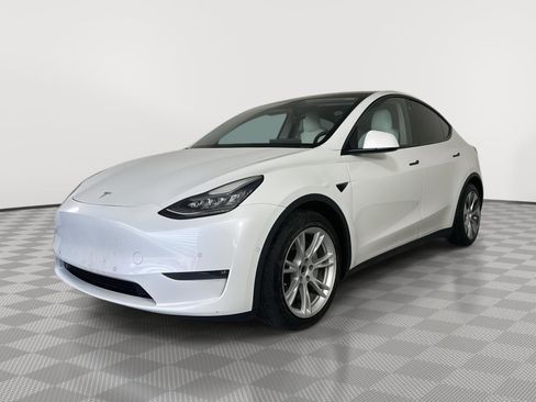 Used 2021 Tesla Model Y Long Range image 3